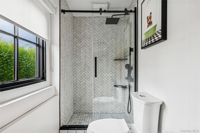 70 Glenview Drive, Southampton, NY 11968