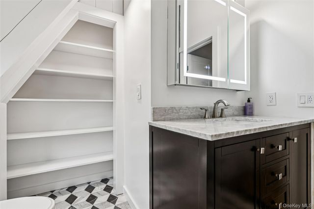 70 Glenview Drive, Southampton, NY 11968