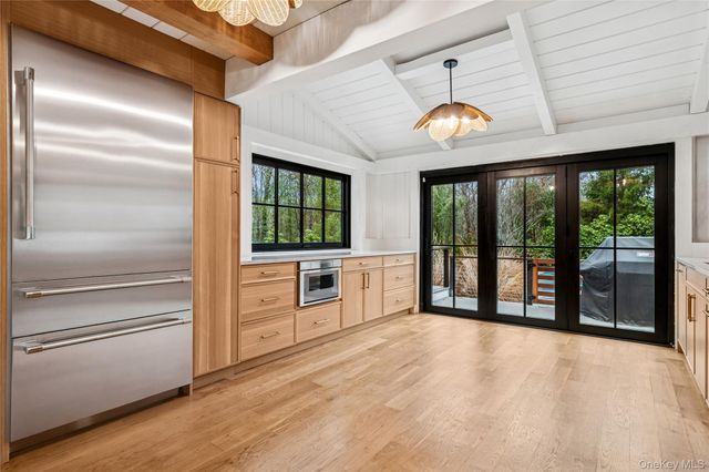 70 Glenview Drive, Southampton, NY 11968