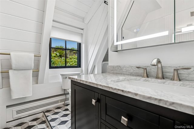 70 Glenview Drive, Southampton, NY 11968