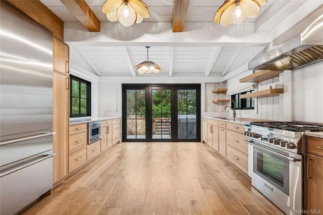 70 Glenview Drive, Southampton, NY 11968