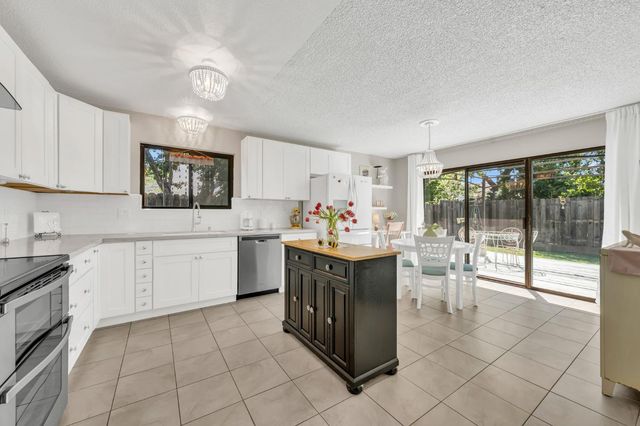 6212 Chapel View Ln, Citrus Heights, CA 95621