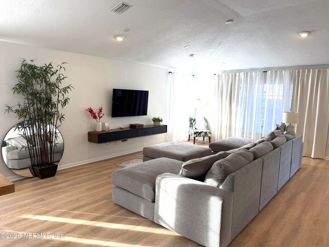 4014 CEDAR BLUFF Lane, Jacksonville, FL 32226