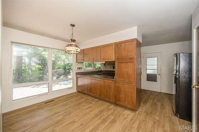 425 Kenilworth Lane, Ballwin, MO 63011