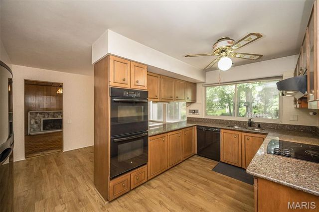 425 Kenilworth Lane, Ballwin, MO 63011
