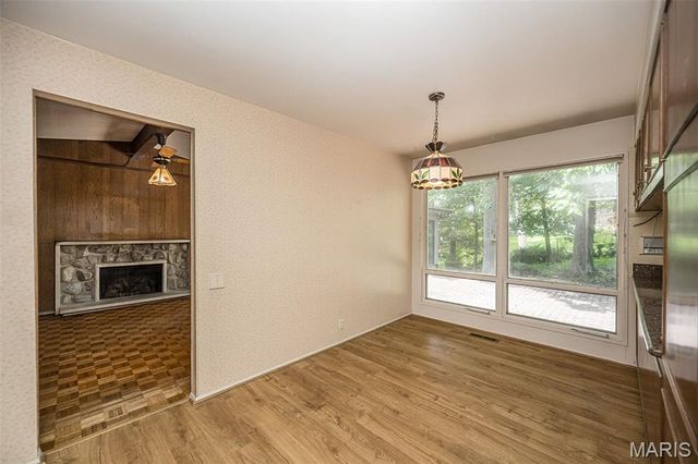 425 Kenilworth Lane, Ballwin, MO 63011