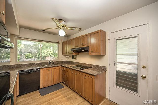 425 Kenilworth Lane, Ballwin, MO 63011
