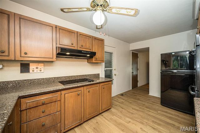 425 Kenilworth Lane, Ballwin, MO 63011