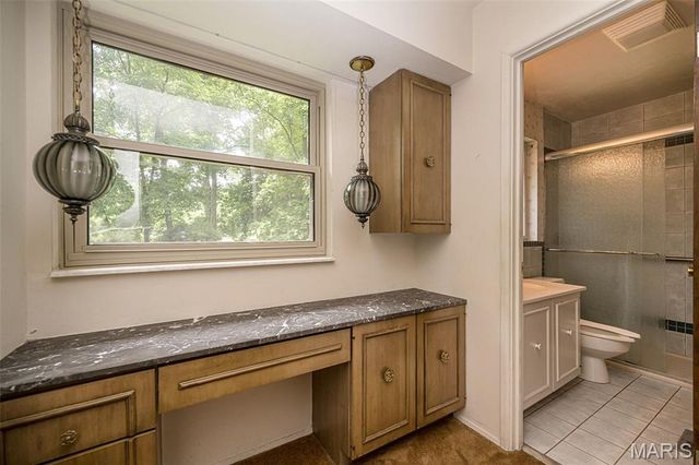 425 Kenilworth Lane, Ballwin, MO 63011