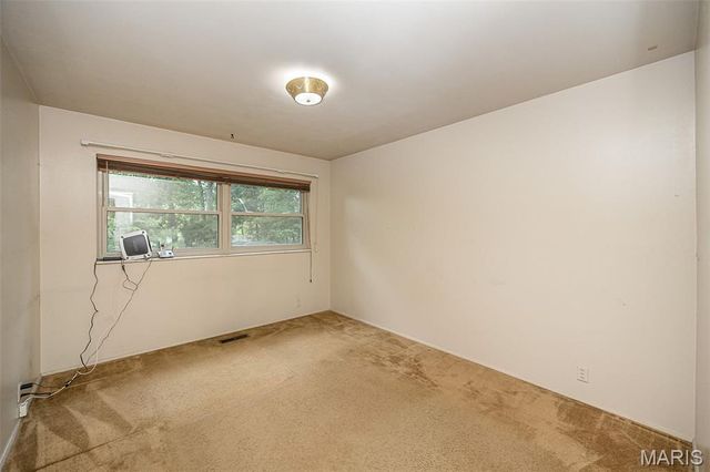 425 Kenilworth Lane, Ballwin, MO 63011