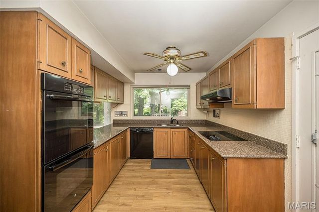 425 Kenilworth Lane, Ballwin, MO 63011