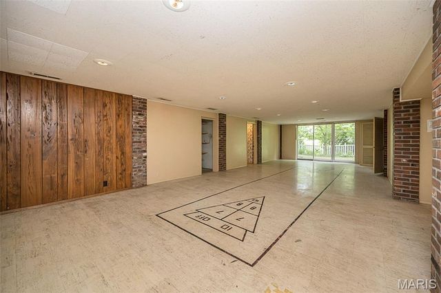 425 Kenilworth Lane, Ballwin, MO 63011