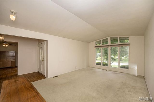 425 Kenilworth Lane, Ballwin, MO 63011