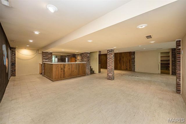 425 Kenilworth Lane, Ballwin, MO 63011
