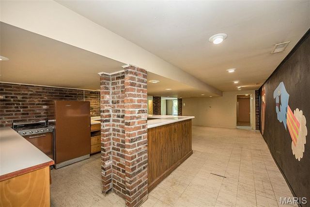 425 Kenilworth Lane, Ballwin, MO 63011