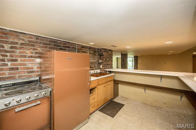 425 Kenilworth Lane, Ballwin, MO 63011