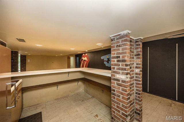 425 Kenilworth Lane, Ballwin, MO 63011