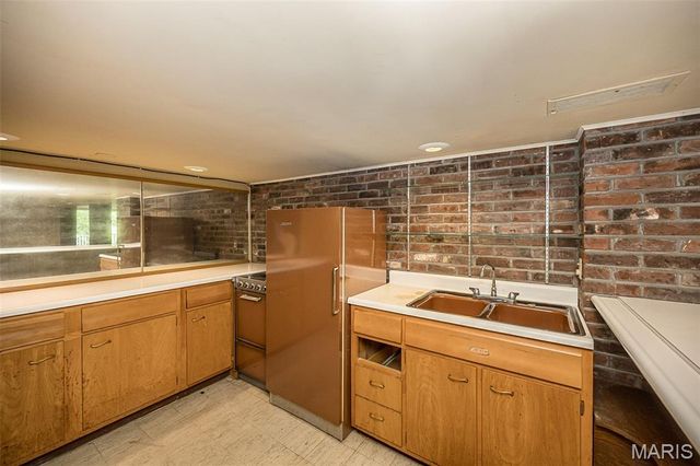 425 Kenilworth Lane, Ballwin, MO 63011