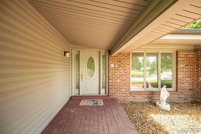 425 Kenilworth Lane, Ballwin, MO 63011
