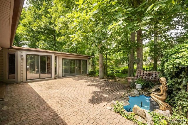 425 Kenilworth Lane, Ballwin, MO 63011