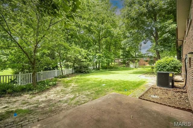 425 Kenilworth Lane, Ballwin, MO 63011