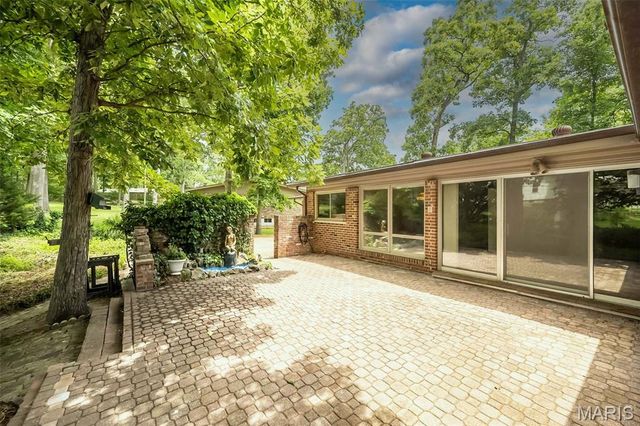 425 Kenilworth Lane, Ballwin, MO 63011