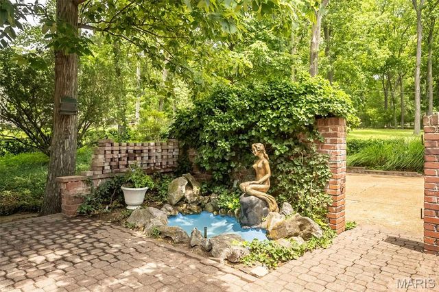 425 Kenilworth Lane, Ballwin, MO 63011