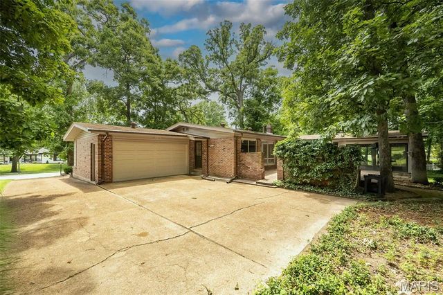 425 Kenilworth Lane, Ballwin, MO 63011