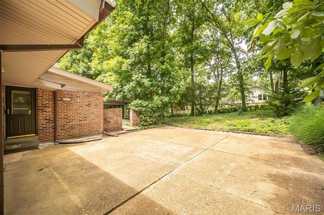 425 Kenilworth Lane, Ballwin, MO 63011