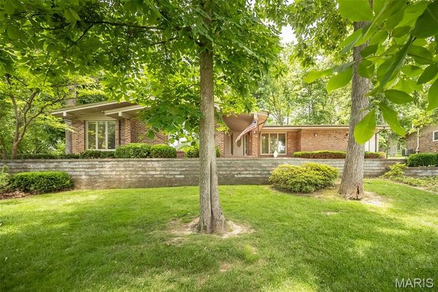 425 Kenilworth Lane, Ballwin, MO 63011