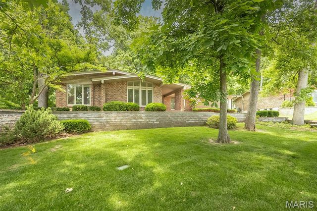 425 Kenilworth Lane, Ballwin, MO 63011