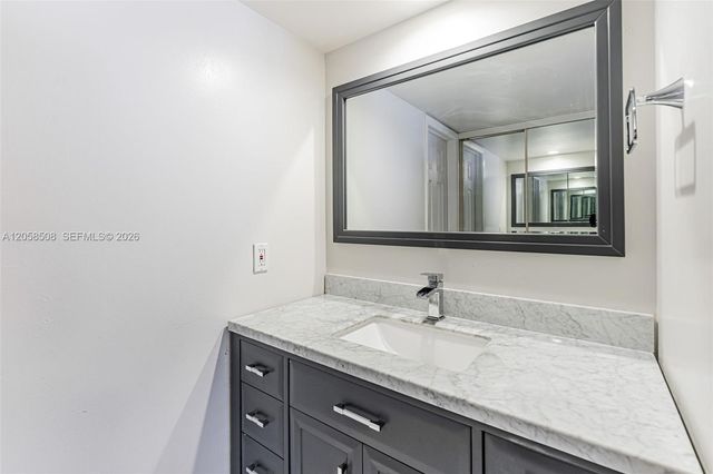 1719 Whitehall Dr 304, Davie, FL 33324