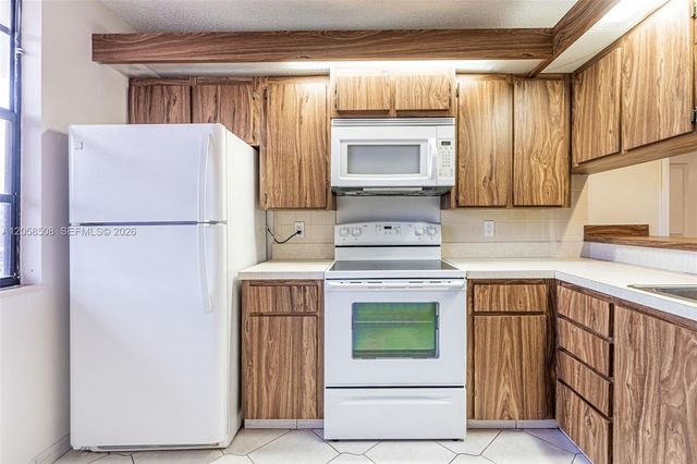 1719 Whitehall Dr 304, Davie, FL 33324
