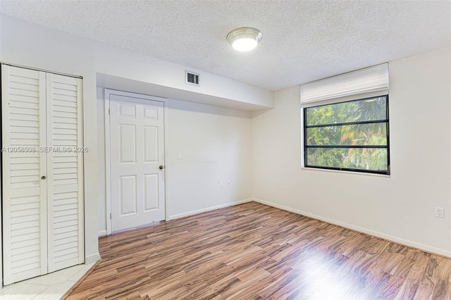 1719 Whitehall Dr 304, Davie, FL 33324
