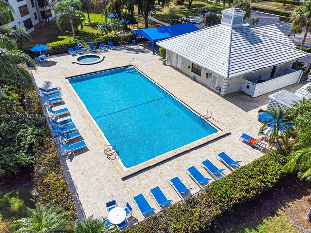 1719 Whitehall Dr 304, Davie, FL 33324