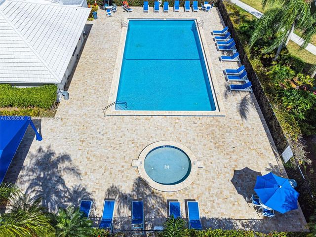 1719 Whitehall Dr 304, Davie, FL 33324