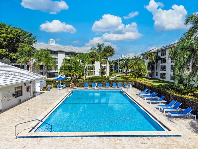 1719 Whitehall Dr 304, Davie, FL 33324