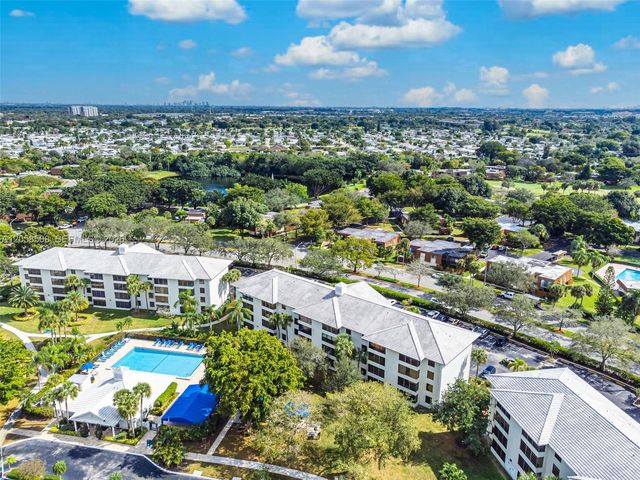 1719 Whitehall Dr 304, Davie, FL 33324