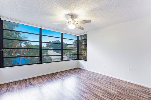 1719 Whitehall Dr 304, Davie, FL 33324