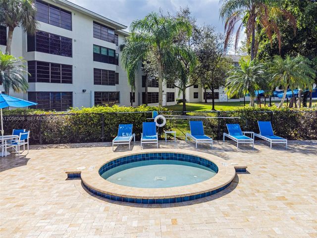 1719 Whitehall Dr 304, Davie, FL 33324