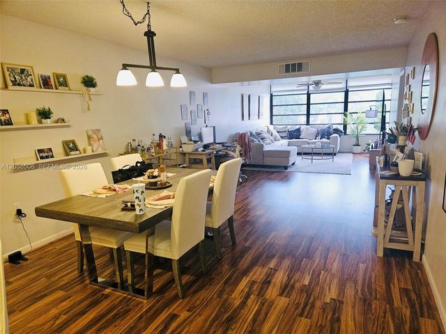 1719 Whitehall Dr 304, Davie, FL 33324