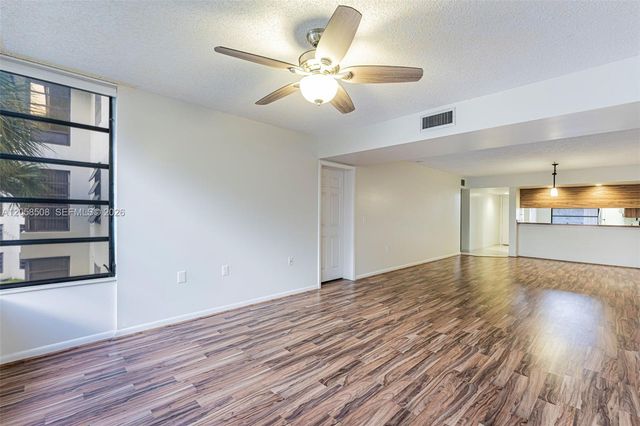 1719 Whitehall Dr 304, Davie, FL 33324