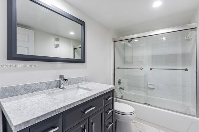 1719 Whitehall Dr 304, Davie, FL 33324
