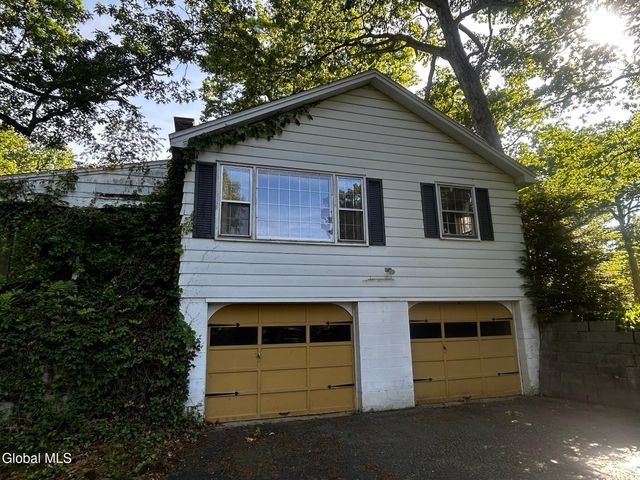 30 Hemlock Drive, Clifton Park, NY 12065