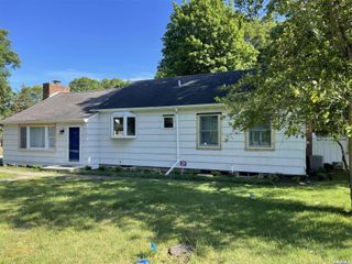 1 Castleview Court, Westhampton, NY 11977