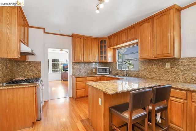 2921 Eastman Ave, Oakland, CA 94619