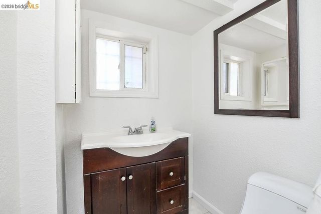 2921 Eastman Ave, Oakland, CA 94619