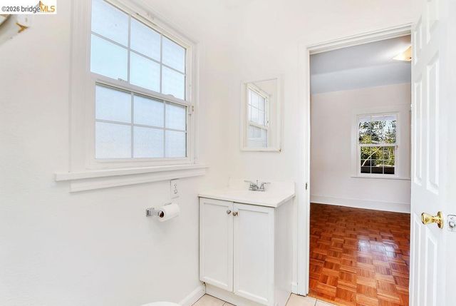 2921 Eastman Ave, Oakland, CA 94619
