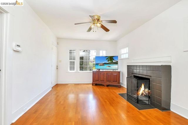 2921 Eastman Ave, Oakland, CA 94619