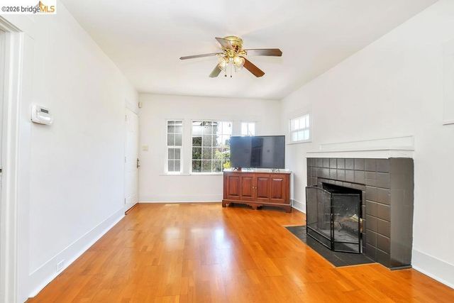 2921 Eastman Ave, Oakland, CA 94619